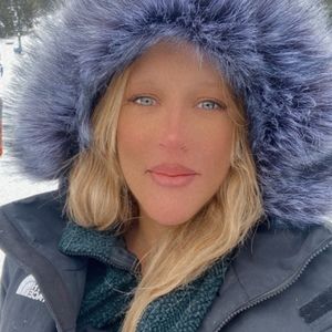 Meet your Posher, Elise